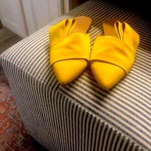 Lewit slides in yellow satin